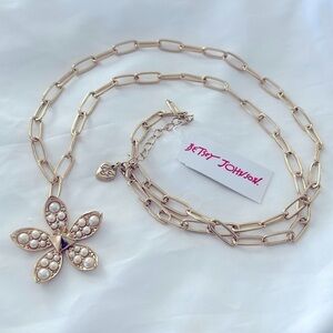 BETSEY JOHNSON NECKLACE LONG GOLD LINKED WITH FAUX PEARL FLOWER PENDANT! NWT!